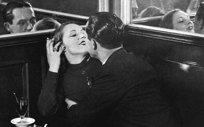 1.-Brassaï-Coppia-di-amanti-in-un-piccolo-caffè-in-place-d’Italie-1932-c..-415x260