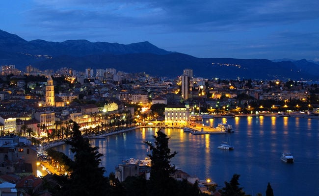 Spalato veduta del porto in festa TOUR IMMACOLATA IN CROAZIA FULVIA TOUR