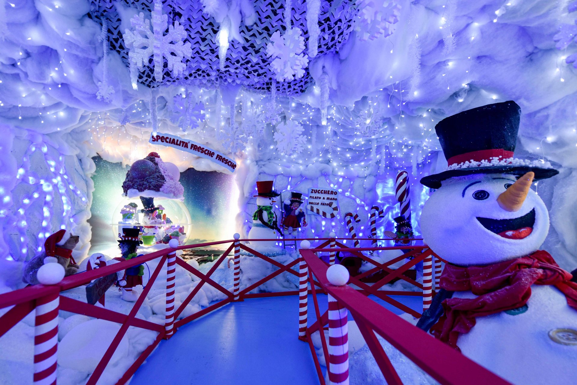 Villaggio di natale Flover_Grotta dei pupazzi di neve CAM VIAGGI