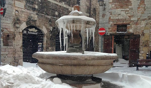 gubbio_natale_fontana_dei_matti
