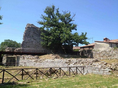 rocca degli alberti CAM VIAGGI I GEYSERS DELLA VALLE DEL DIAVOLO