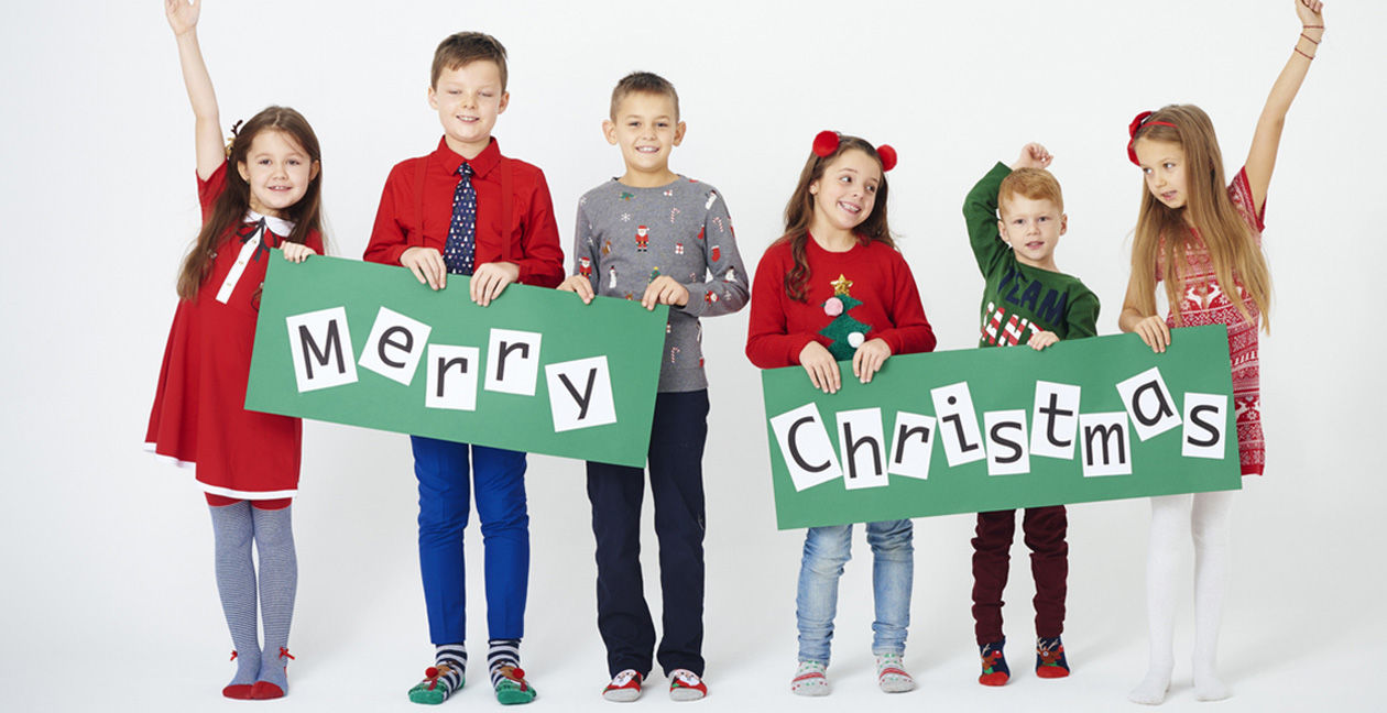bambini che augurano buon natale copia